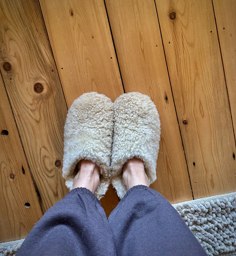 THE EVERYDAY SLIP-ON: TAN SHEARLING SHEEPSKIN