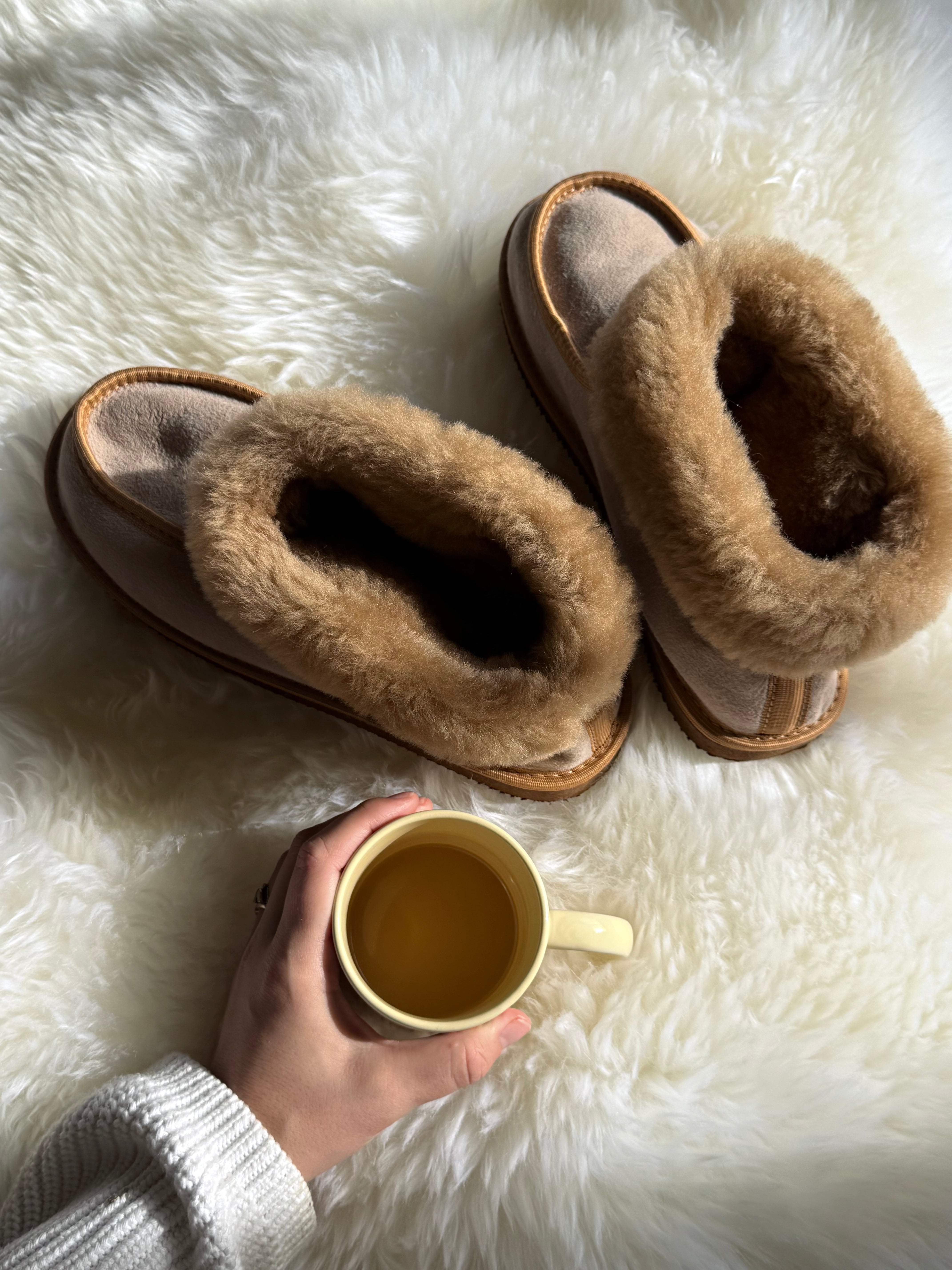 The Classic Slipper: 100% sheepskin in Tan
