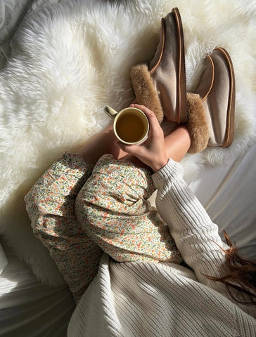 The Classic Slipper: 100% sheepskin in Tan