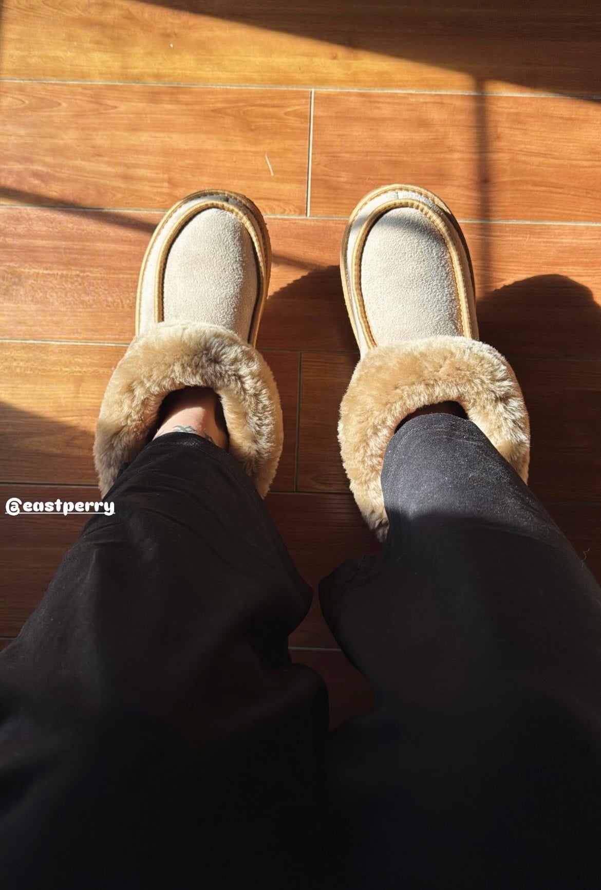 The Classic Slipper: 100% sheepskin in Tan
