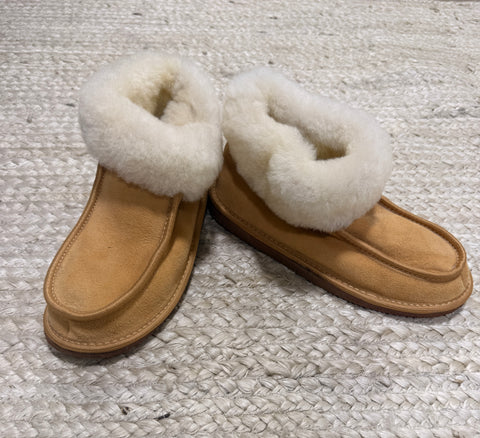 Classic Slipper (White Fur) - Size 8