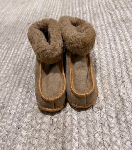 Terra Slipper (Tan Fur) - Size 6