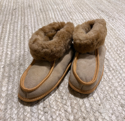 Terra Slipper (Tan Fur) - Size 6