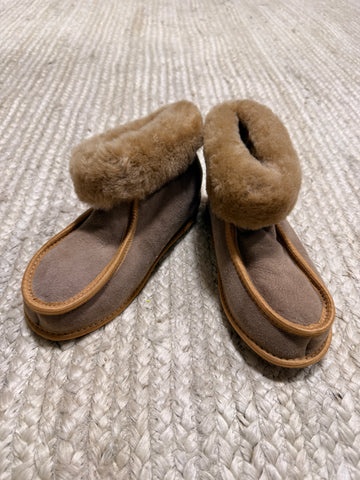 Terra Slipper (Tan Fur) - Size 6