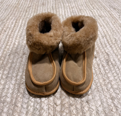 Terra Slipper (Tan Fur) - Size 6