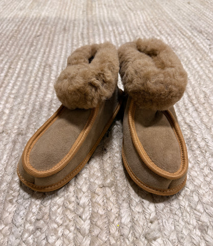 Terra Slipper (Tan Fur) - Size 6
