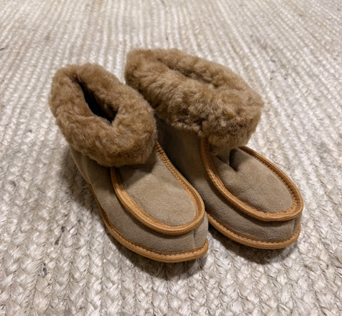 Terra Slipper (Tan Fur) - Size 6