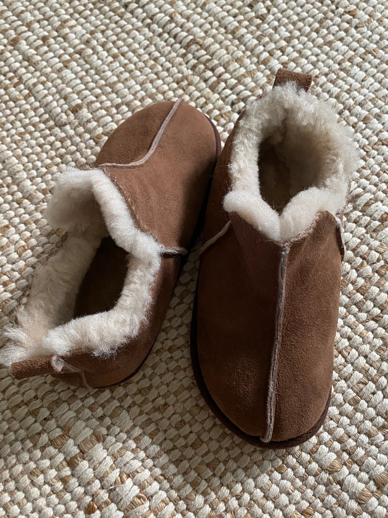 Top-view of extra roomy genuine sheepskin slipper