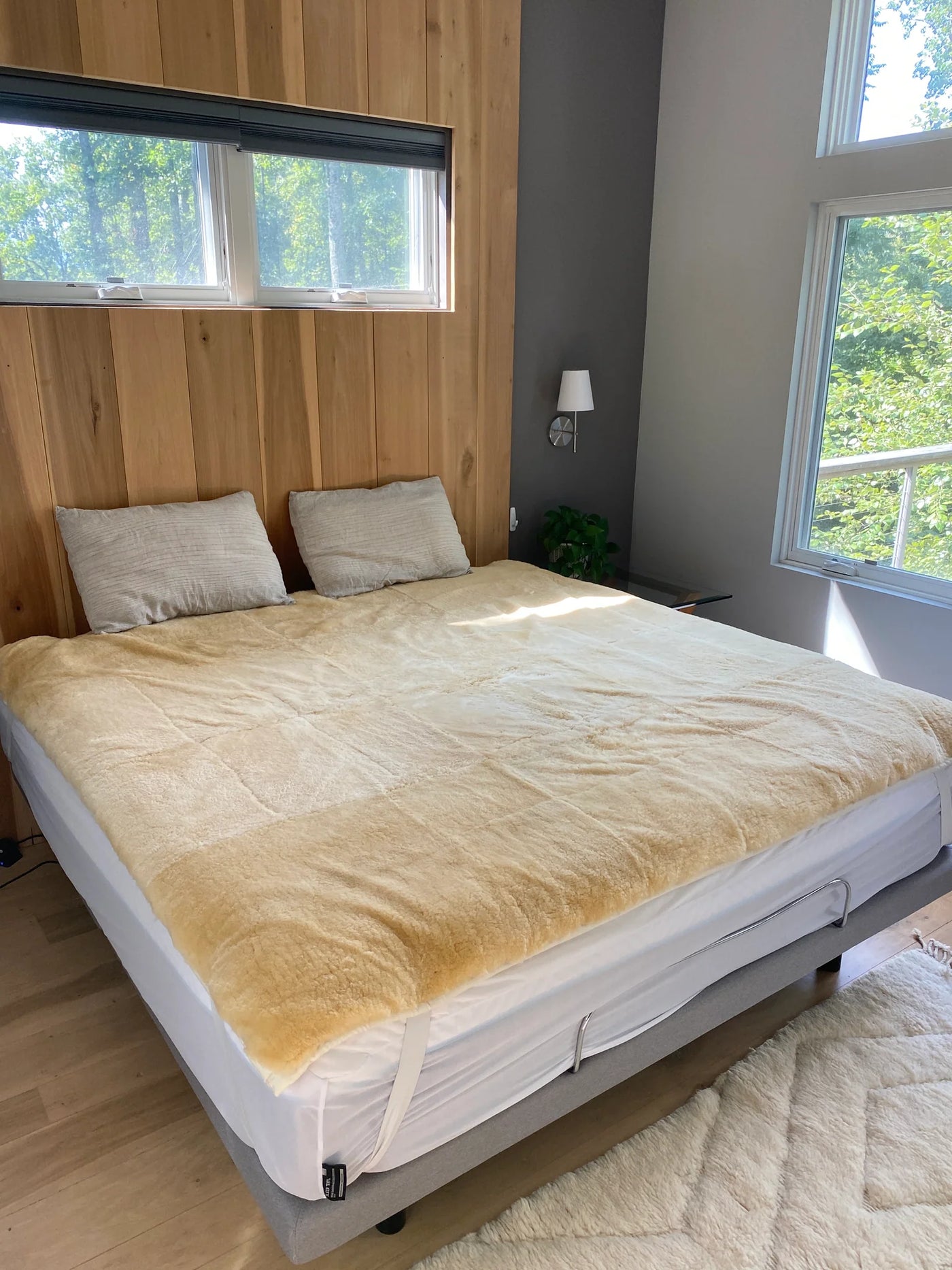 Medical grade sheepskin mattress topper