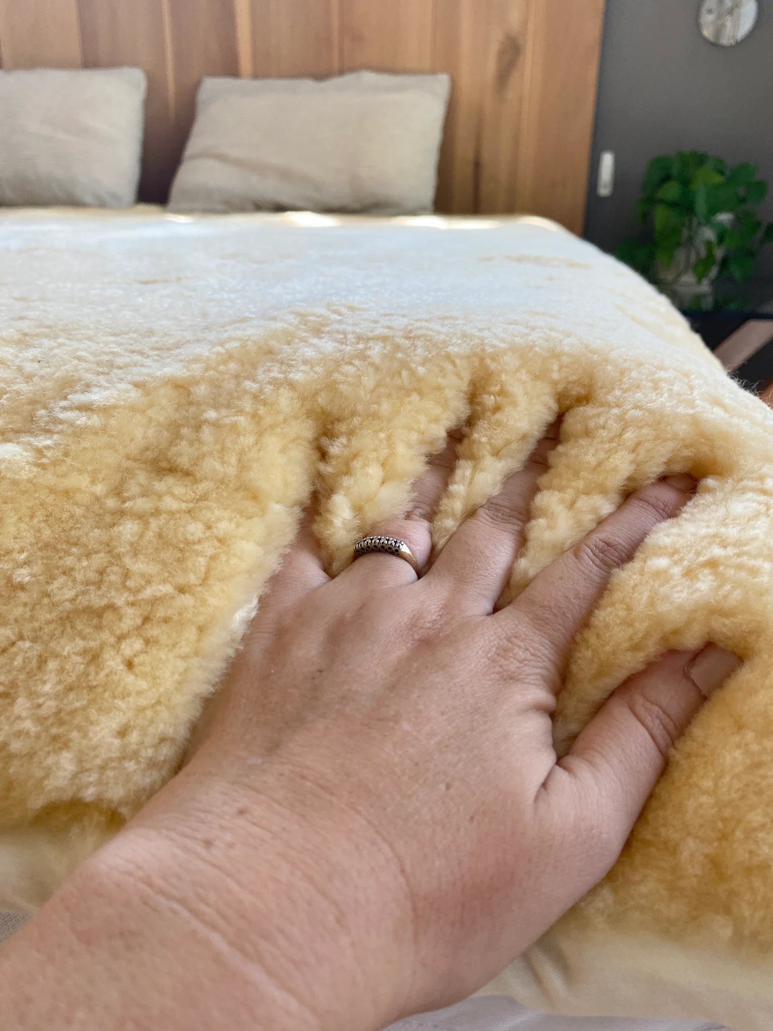 Texture of medical grade sheepskin mattress cover