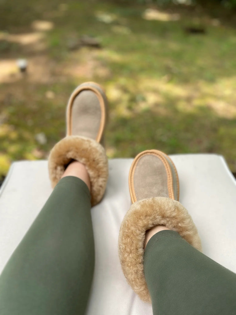 The classic slipper 100% sheepskin in tan