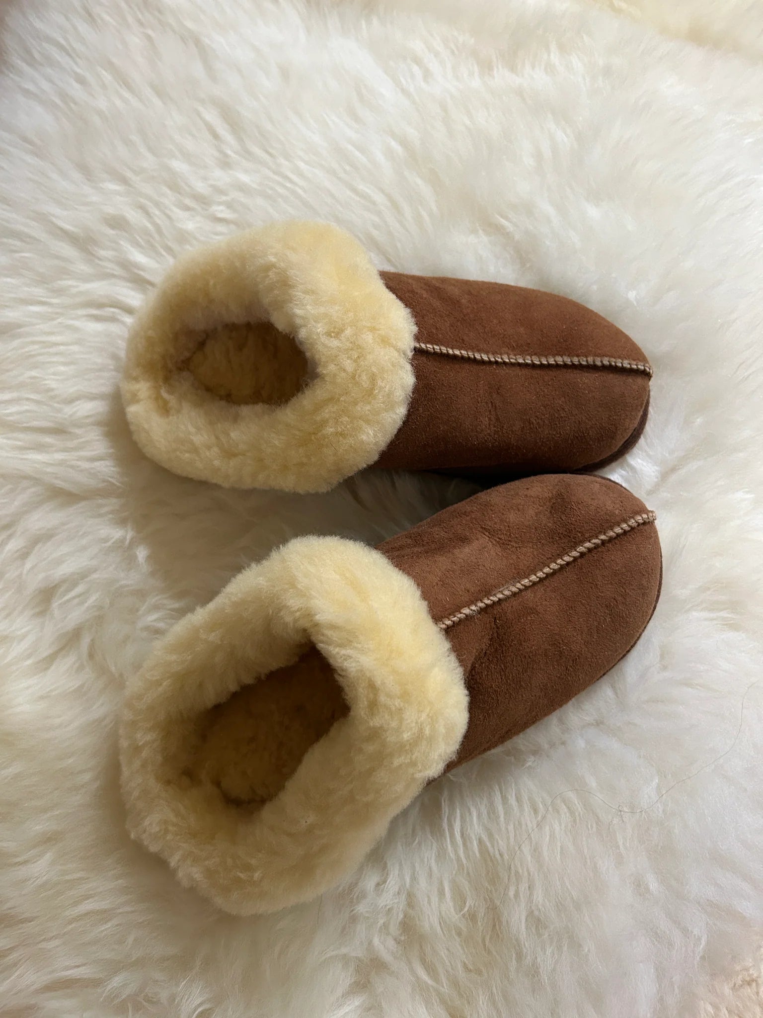 Pair of the cottage slipper