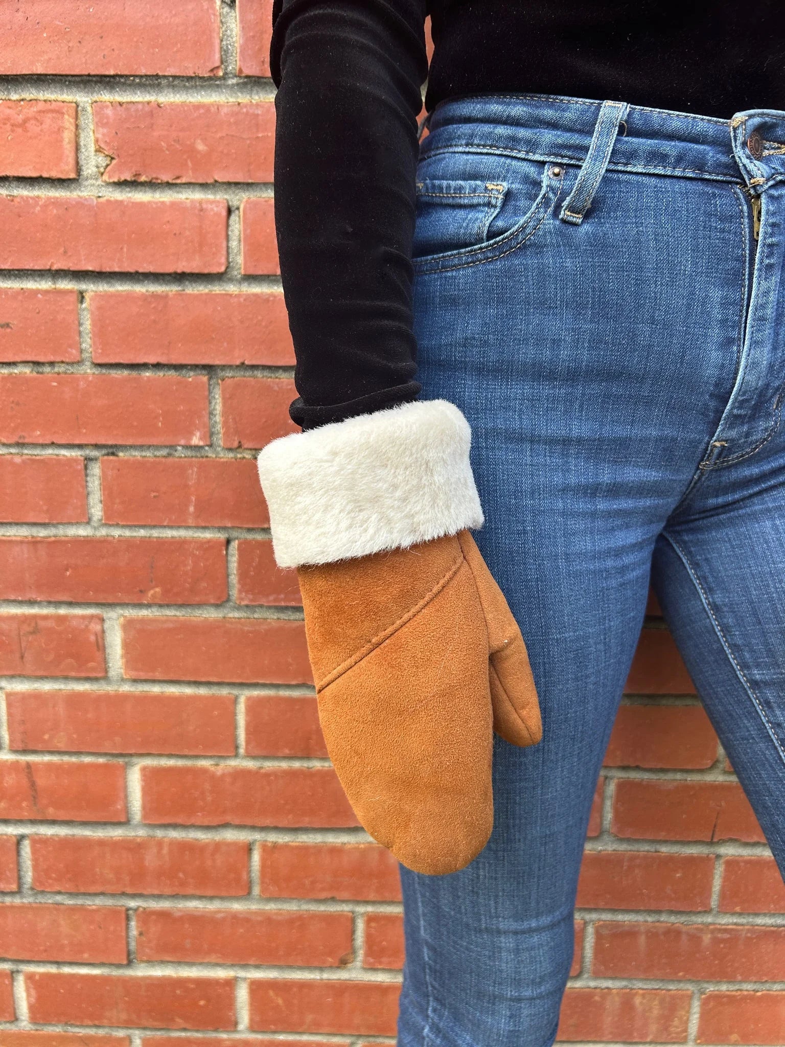The haven sheepskin mitten in amber
